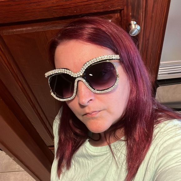 Sunglasses new without tags - Picture 4 of 4